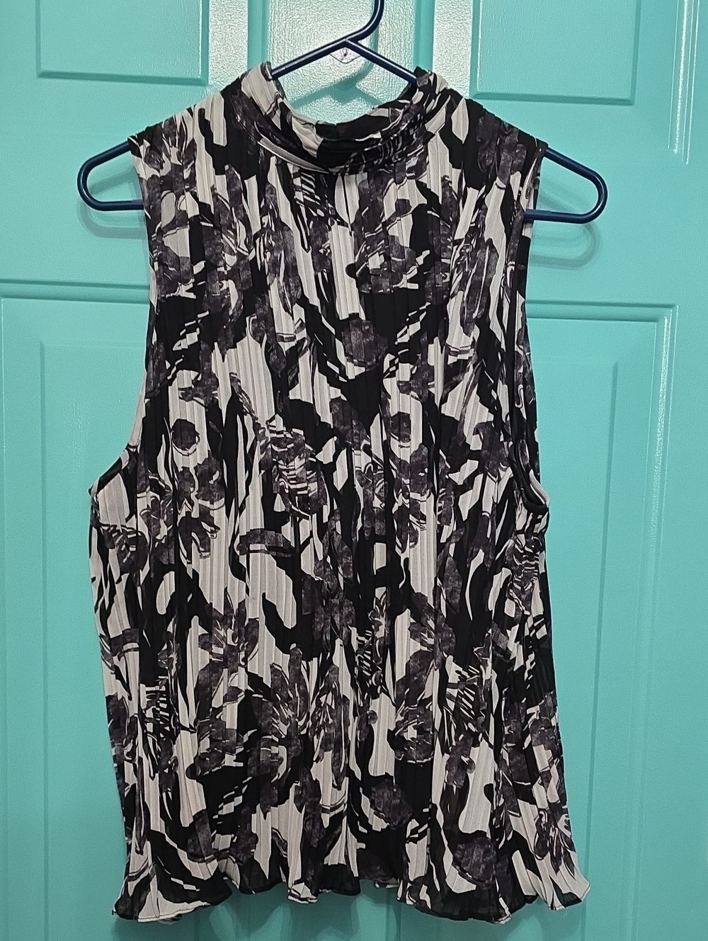 Adrianna Papell Black & White Pleated Floral Mock Neck Camisole